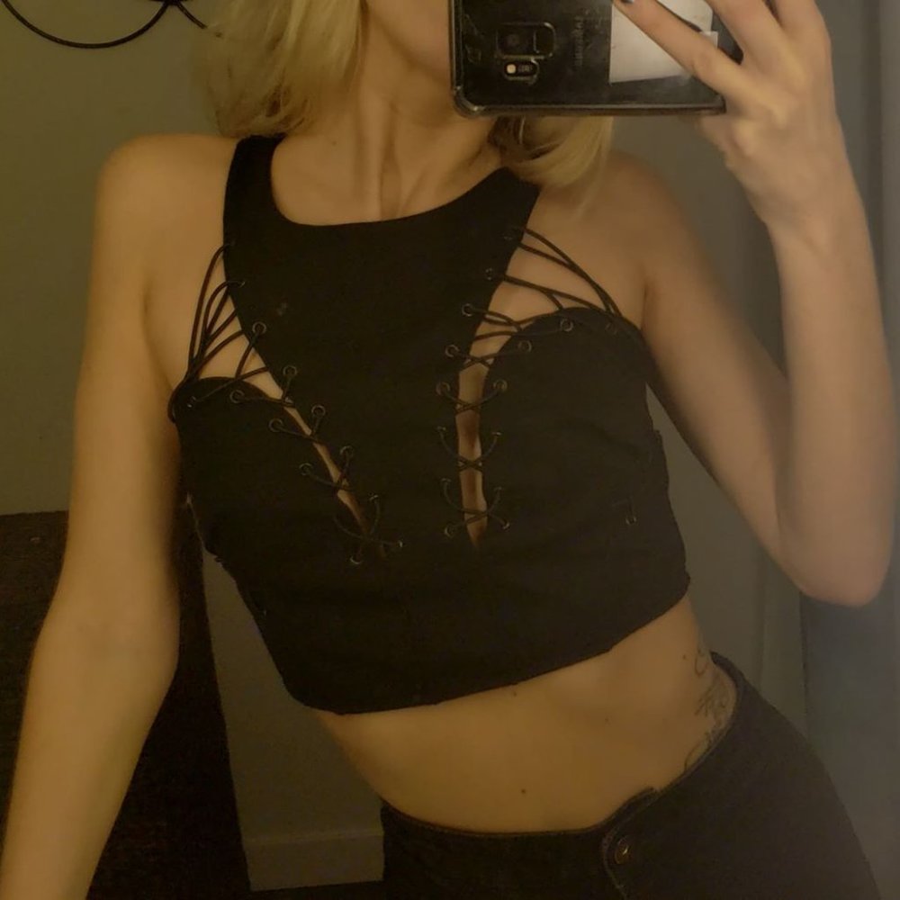 laced up crop top